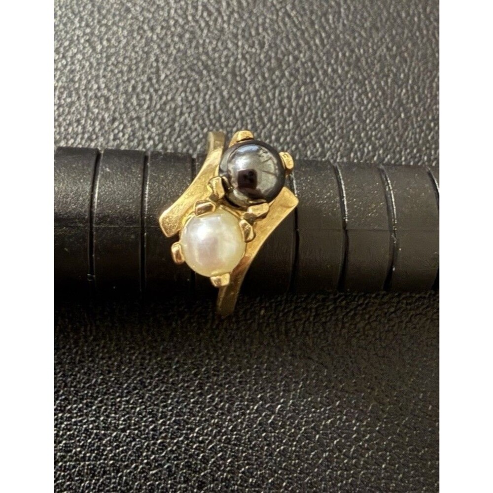 Vintage 10K Yellow Gold Two Pearl Ring Size 5.0 Weight **3.67 Grams** 1960s-70s